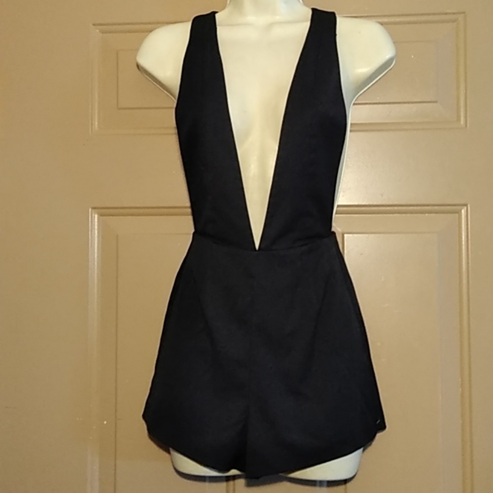 DIVIDED BLACK SHORTS OVERALLS-SIZE 2-LIKE NEW